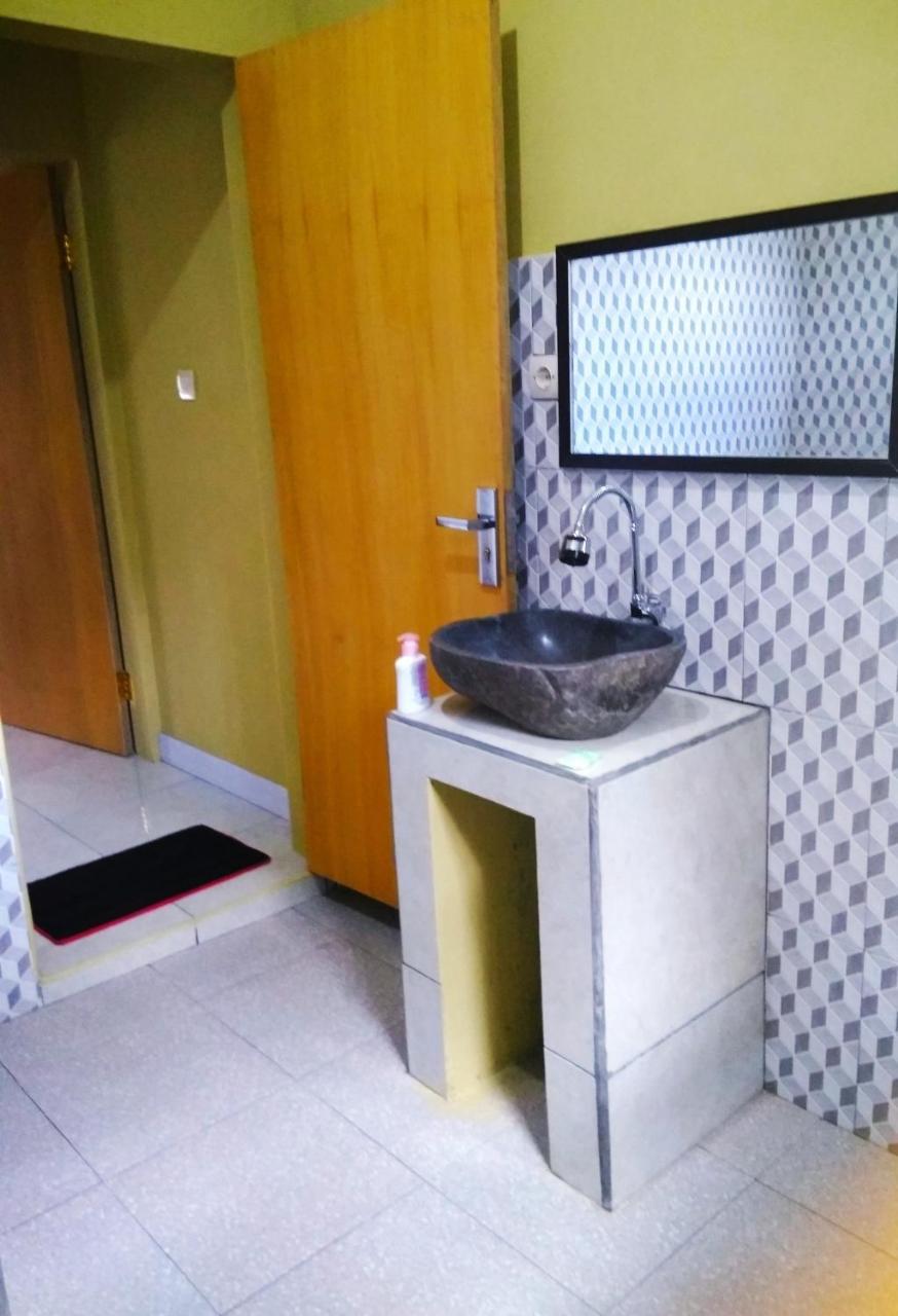 Three V Homestay Kuta  Esterno foto